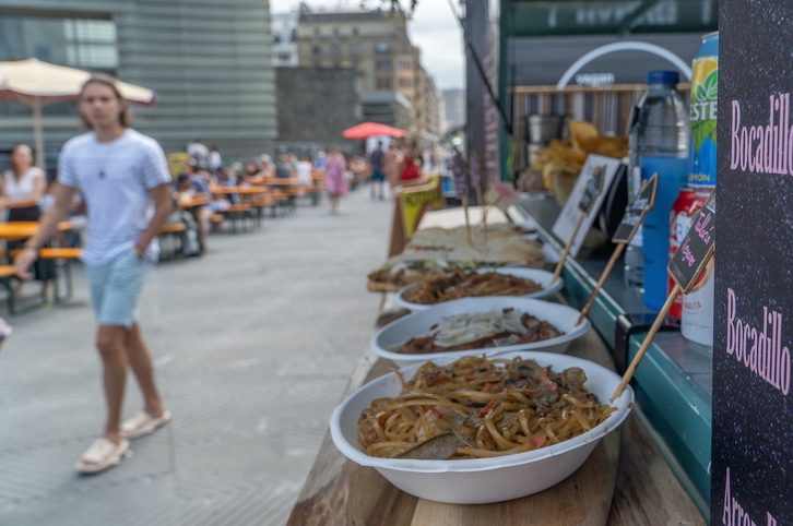 Las terrazas del Kursaal, un aparcamiento de «food trucks» para comer en cualquier parte del mundo. 