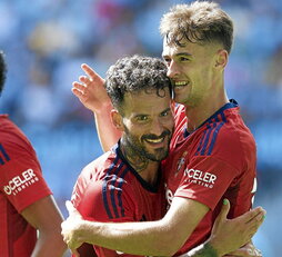 Aimar Oroz y Rubén García en la celebración del primer gol rojillo.