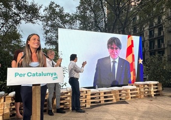 Una reunión telemática de Junts con Puigdemont será decisiva este jueves. En la imagen, el president en el exilio en el cierre de campaña de Junts.
