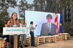 En la imagen, Puigdemont en el cierre de campaña de Junts.