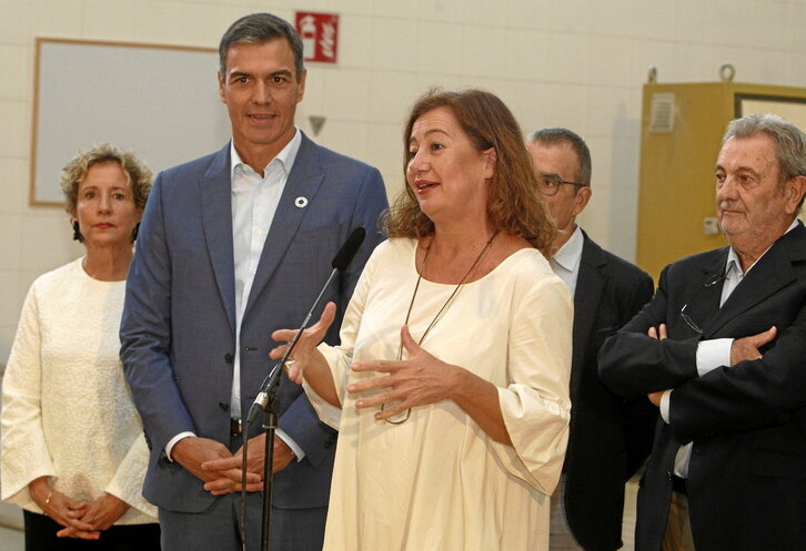 Francina Armengol con Pedro Sánchez en un acto del PSOE.