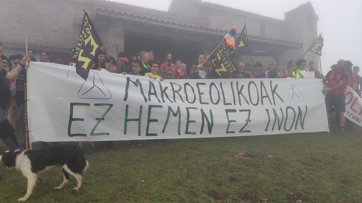 Protesta en la cima del Kolitza. 
