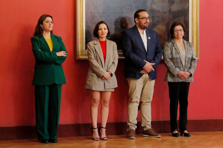 Los cuatro nuevos ministros chilenos, Marcela Sandoval (Bienes Nacionales) Carolina Arredondo (Cultura), Nicolas Cataldo (Educación), y Aurora Williams (Minería).