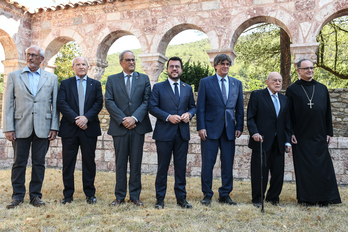 Montilla, Puigdemont, Aragonés y Pujol, con responsables de la UCE en Sant Miquel de Cuixà.