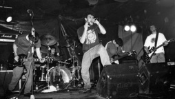 LIF taldea, 1998 urteko kontzertu batean.