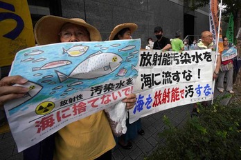 Protesta en Tokio contra el vertido de agua de Fukushima al océano Pacífico.