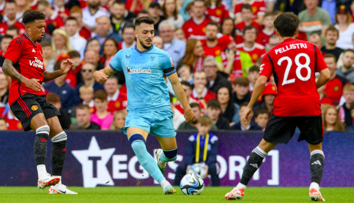 Aitor Paredes en el amistoso contra el Manchester United.