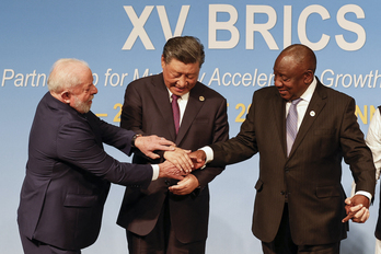 Lula, Xi Jinping y Ramaphosa, en la rueda de prensa final de la cumbre este jueves.