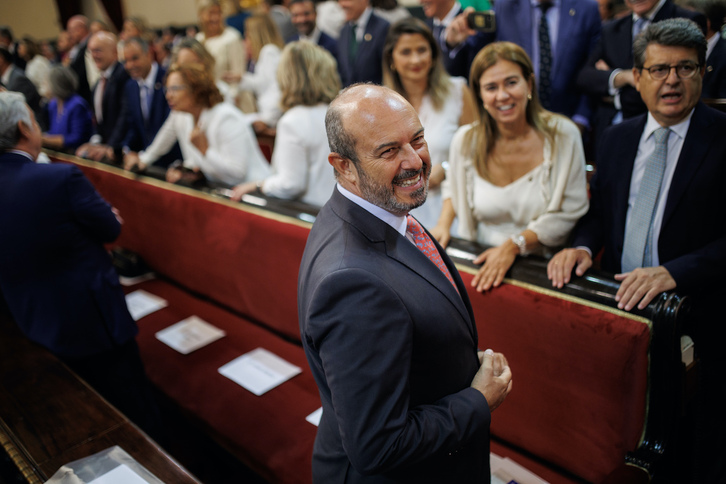 Pedro Rollán, presidente del Senado por el PP, que tiene la llave para facilitar o no estas maniobras.