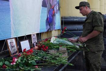 Mercenarios y todo tipo de uniformados pasan estos días ante los lugares de recuerdo a los líderes de Wagner muertos. Esta imagen es de Rostov.