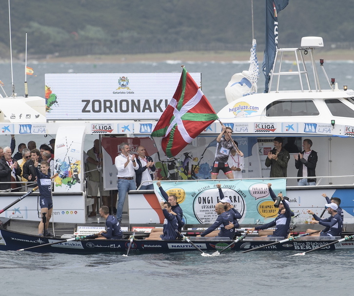 Urdaibaiko eskifaia Getariako garaipena ospatzen, denboraldiko 10.ena.