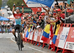 Andreas Kron celebra la victoria en la segunda etapa de la Vuelta.