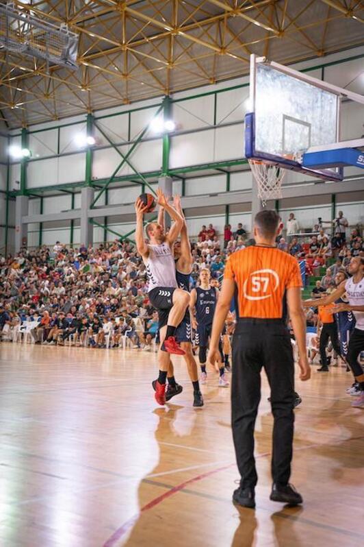Tryggvi Hlinason, en el partido que Bilbao Basket jugó frente a Palencia en Laredo el pasado fin de semana.e