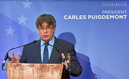 Carles Puigdemont interviene en la apertura de las jornadas organizadas por Junts en Bruselas.