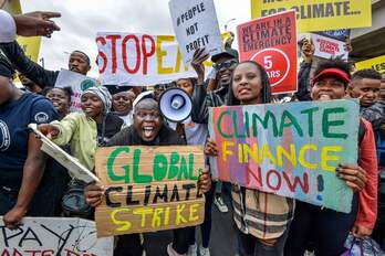  Activistas protestaron en Nairobi la víspera del inicio de la cumbre.