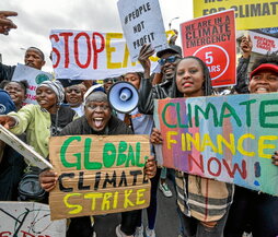 Activistas protestaron en Nairobi la víspera del inicio de la cumbre.