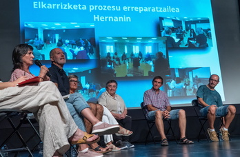 Las participantes del diálogo restaurativo compartieron sus experiencias con la ciudadanía en la casa de cultura de Biteri, en Hernani