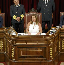El uso de las lenguas engrasó la elección de Francina Armengol como presidenta.