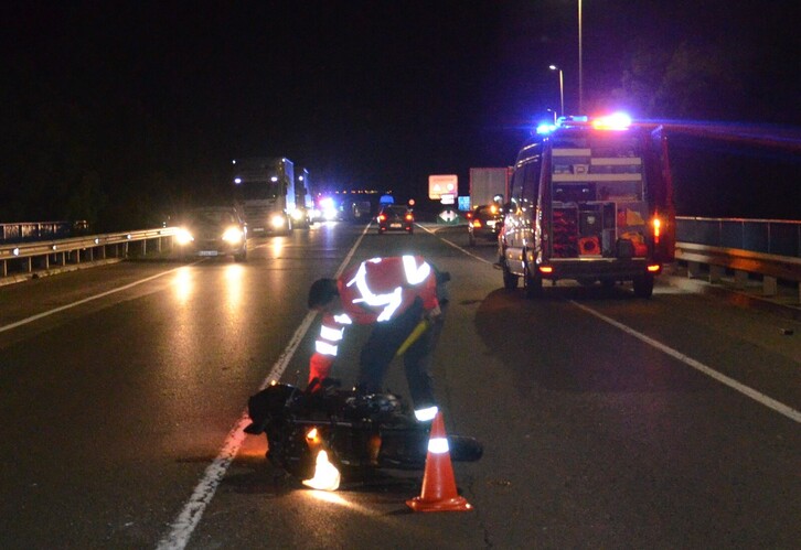 La Policía Foral, en el lugar del accidente. 