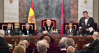 El fiscal general del Estado, Álvaro García Ortiz, lee la memoria en el acto presidido por el rey, Felipe de Borbón.