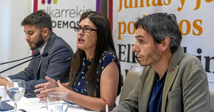 La portavoz de Elkarrekin Podemos-IU y miembros del grupo parlamentario.