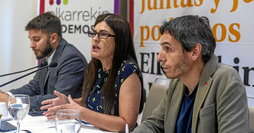 La portavoz de Elkarrekin Podemos-IU y miembros del grupo parlamentario.