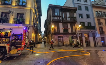 El incendio se ha producido en la calle Kapitanene de Errenteria.