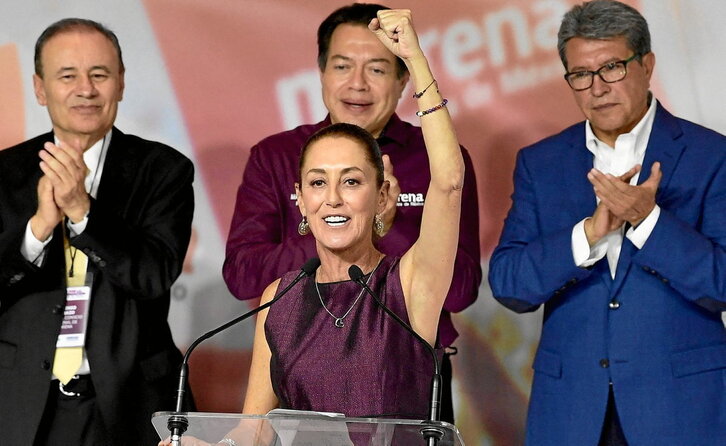 Claudia Sheinbaum celebra su nombramiento como candidata presidencial del gobernante partido Morena.