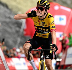 Vingegaard dedicó a su hija en su cumpleaños la primera victoria en la Vuelta.