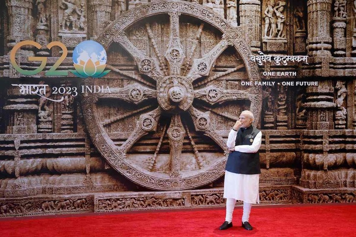 Narendra Modi lehen ministroa, goi-bileran.