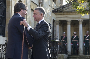 Puigdemont y Urkullu, cuando este tomó posesión del cargo de lehendakari en 2016. Luego llegaría la ruptura y ahora, al parecer, el reencuentro.