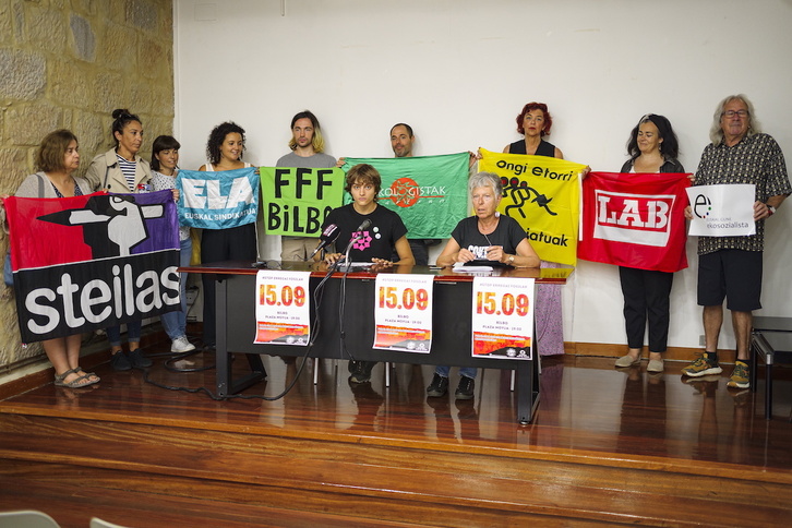 Rueda de prensa para anunciar la manifestación por la descarbonización inmediata.