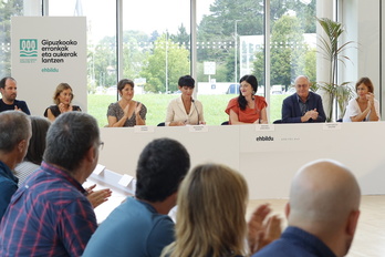 Reunión de los 51 alcaldes y 22 junteros gipuzcoanos de EH Bildu.