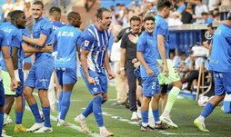 Kike Garcia, Alavesen elastikoarekin sartu zuen lehen gola ospatzen, Sevillaren aurka.