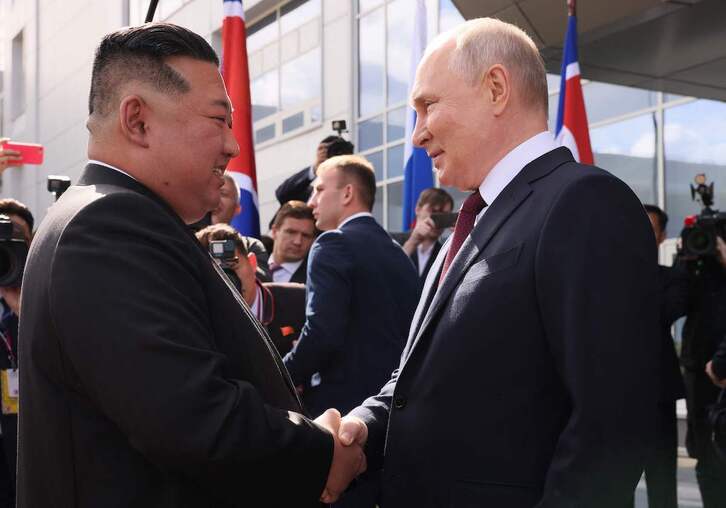 Putin recibe a Kim en el cosmódromo de Vostochni.