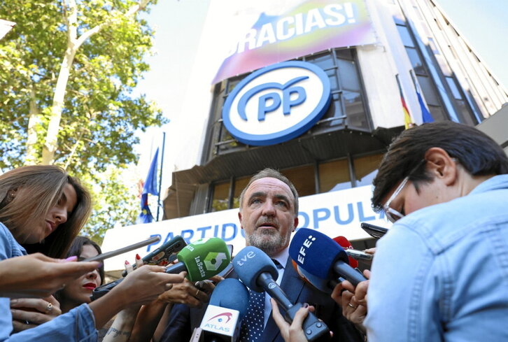 El presidente de UPN, Javier Esparza, a la salida de la reunión con Feijóo.