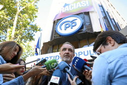 El presidente de UPN, Javier Esparza, a la salida de la reunión con Feijóo.