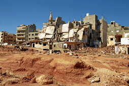 Edificios dañados en la arrasada ciudad de Derna.
