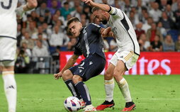 Ander Barrenetxea, que pelea con Carvajal, lo superó en el gol que marcó en el inicio del partido.