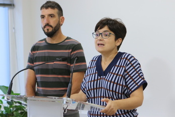 Karlos Renedo y María del Río, ediles de EH Bildu en la comparecencia.