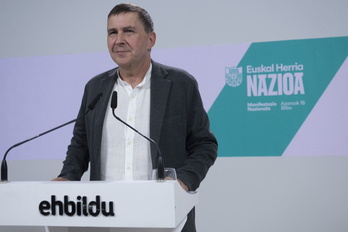 Rueda de prensa de Arnaldo Otegi este lunes en Donostia.