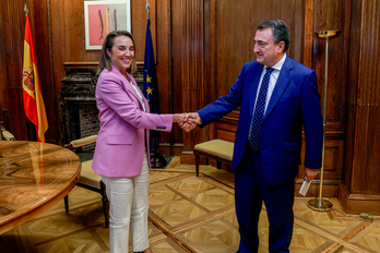 Cuca Gamarra (PP) y Aitor Esteban (PNV), en la reunión que este ha calificado de «protocolaria».