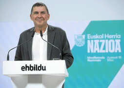 Arnaldo Otegi EH Bilduko koordinatzaile nagusia, atzo Donostian egindako agerraldian.