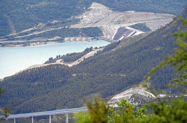 Las obras de recrecimiento del embalse de Esa siguen generando dudas 22 años después de iniciadas.