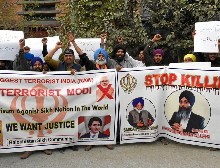 La comunidad sij de Pakistán protesta por la muerte de Hardeep Singh Nijjar en Canadá.