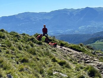 Operativo para rescatar una montañera en Hernio.