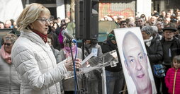 Mari Carmen Mañas, viuda de Ángel Berrueta, en un acto de recuerdo en Iruñea.