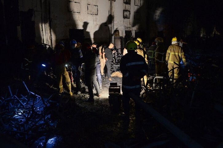 Equipos de emergencia en el lugar del suceso.