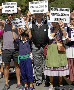 Protesta en Plentzia por lo pasado en Gorliz.