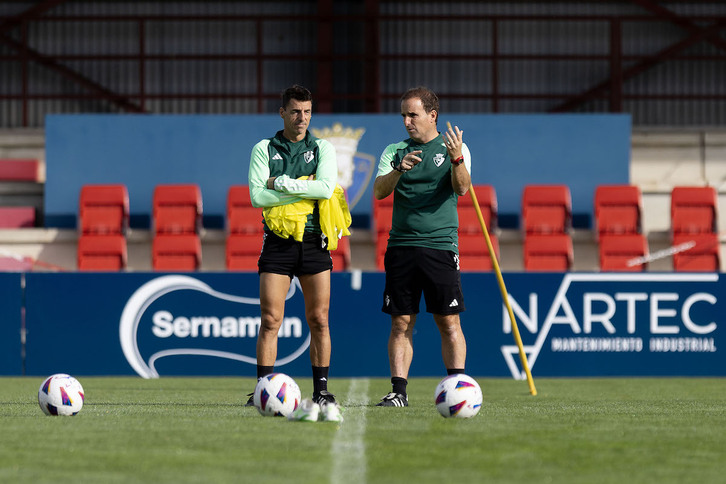 Bittor Alkiza y Jagoba Arrasate durante un entrenamiento de su equipo.